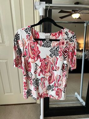 Chico's White Short Sleeve Top with Pink & Coral Paisley Sz 1 (medium)